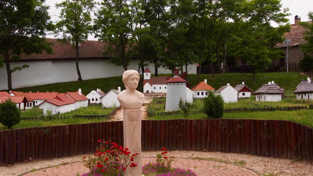 Aszar ein Minidorf in Ungarn