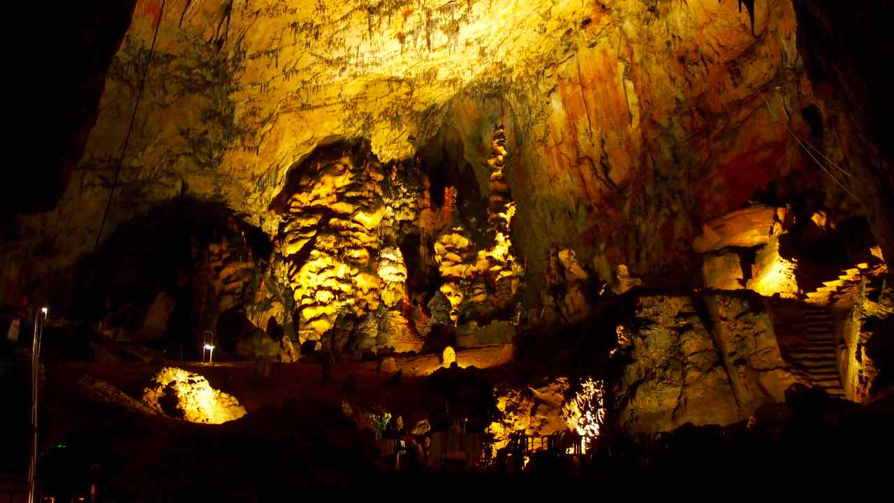 in der Tropfsteinhöhle Baradla