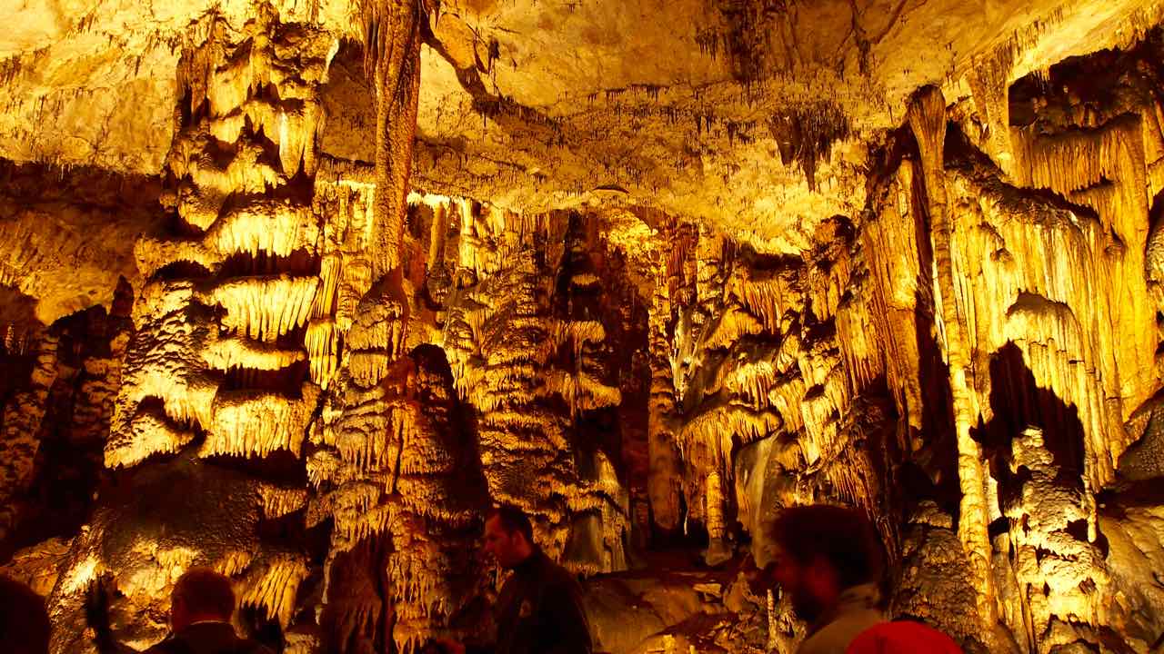 in der Tropfsteinhöhle Baradla