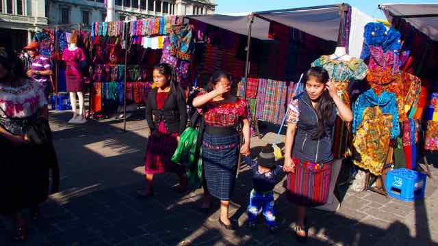 Guatemala City viel los vor der Kathedrale 
