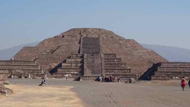 bei den Pyramiden von Teotihuacan