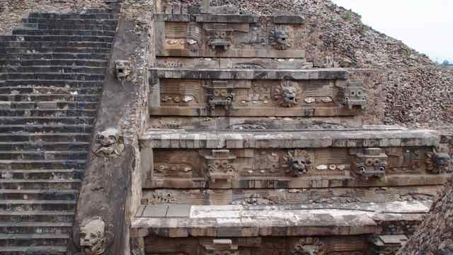 bei den Pyramiden von Teotihuacan