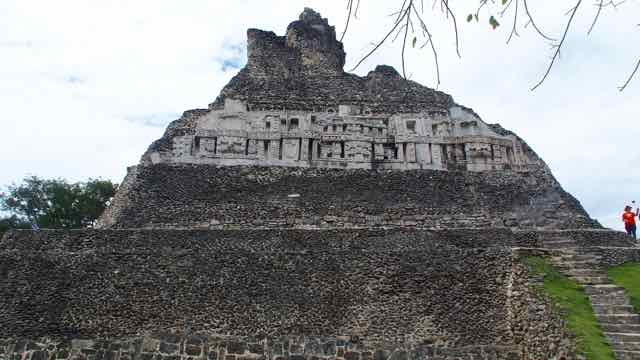 Xunantunich die Maya Stadt