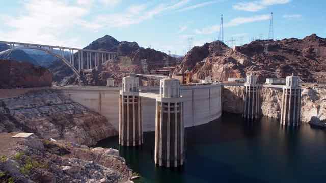 Am Hoover Dam