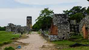 in den Ruinen des ersten Panama City