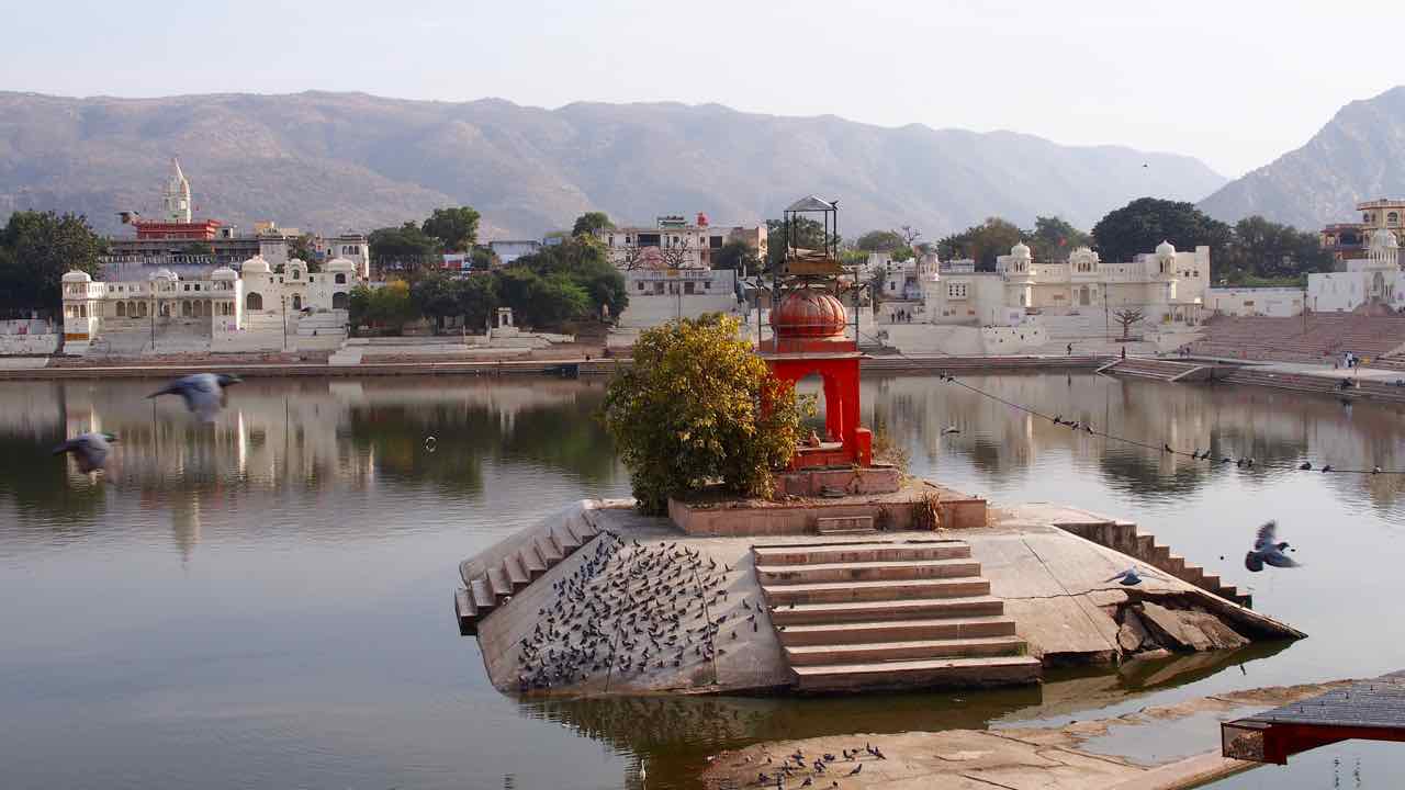 in Pushkar am heiligen See