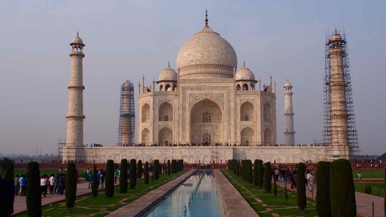 beim Taj Mahal